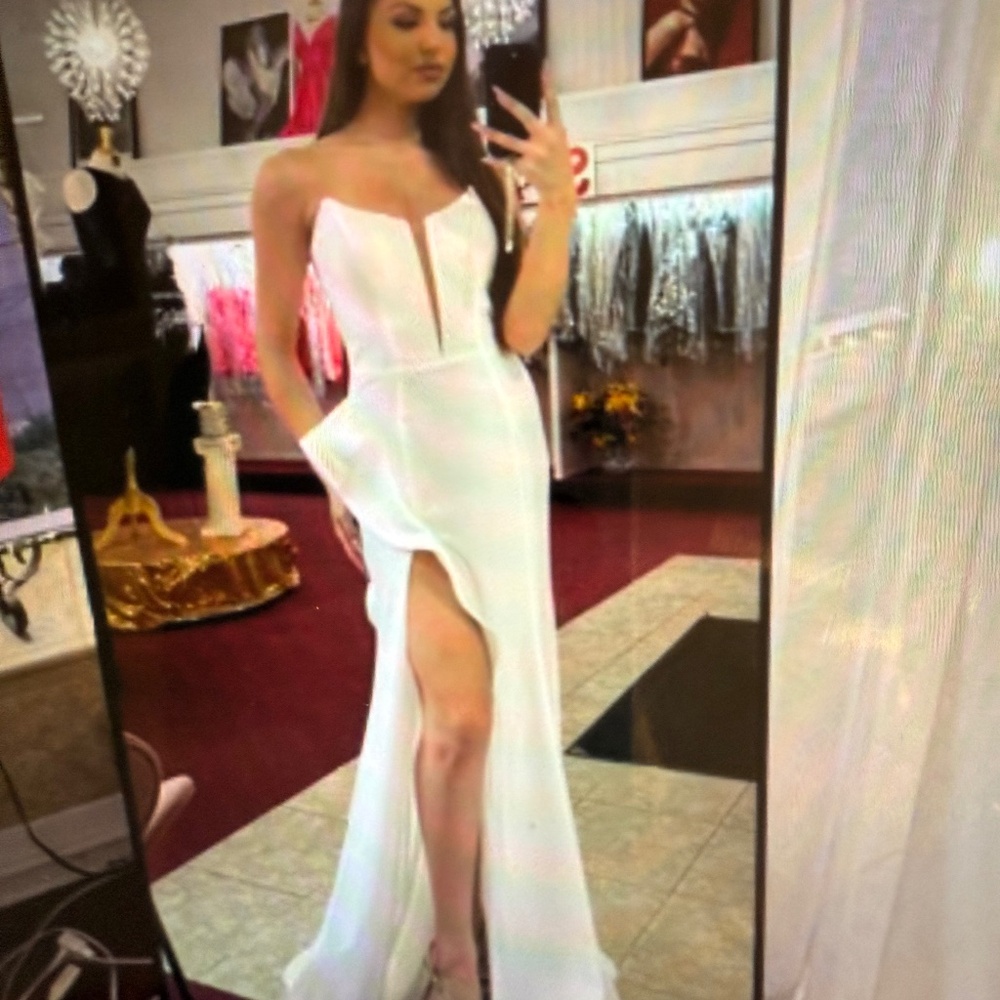 Alyce Of Paris White Formal, pageant, wedding, prom, party, red carpet, gala